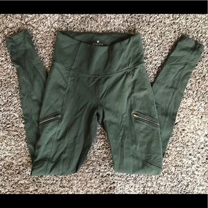 Like New Athleta Zipper Pocket Leggings